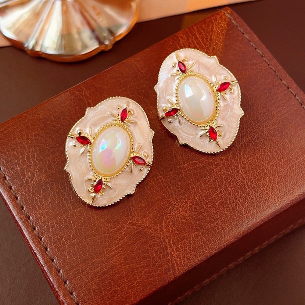 Second-hand earrings, earring accessories